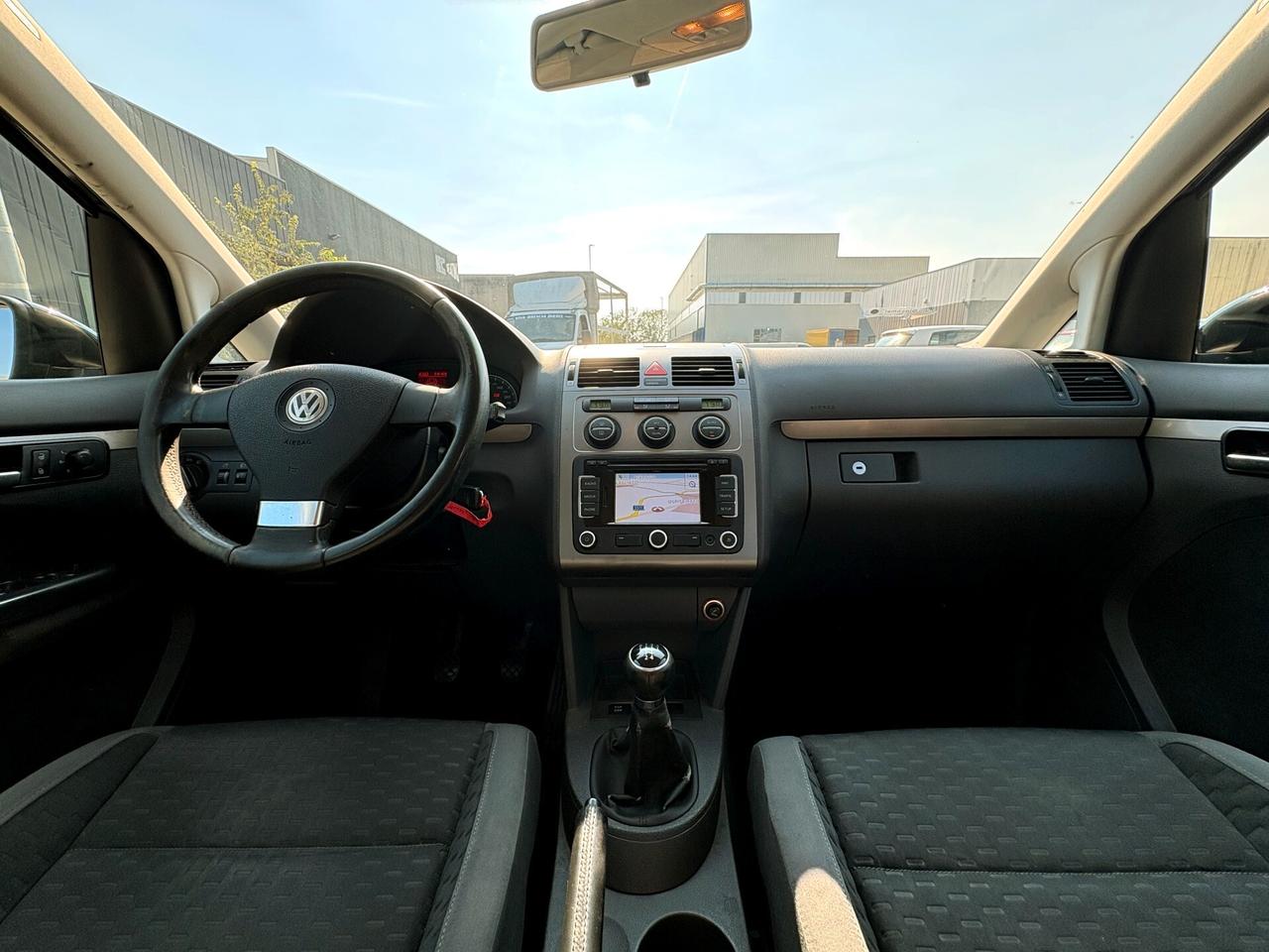 VW TOURAN 1.6 benzina- 7POSTI-U.Propr-2010