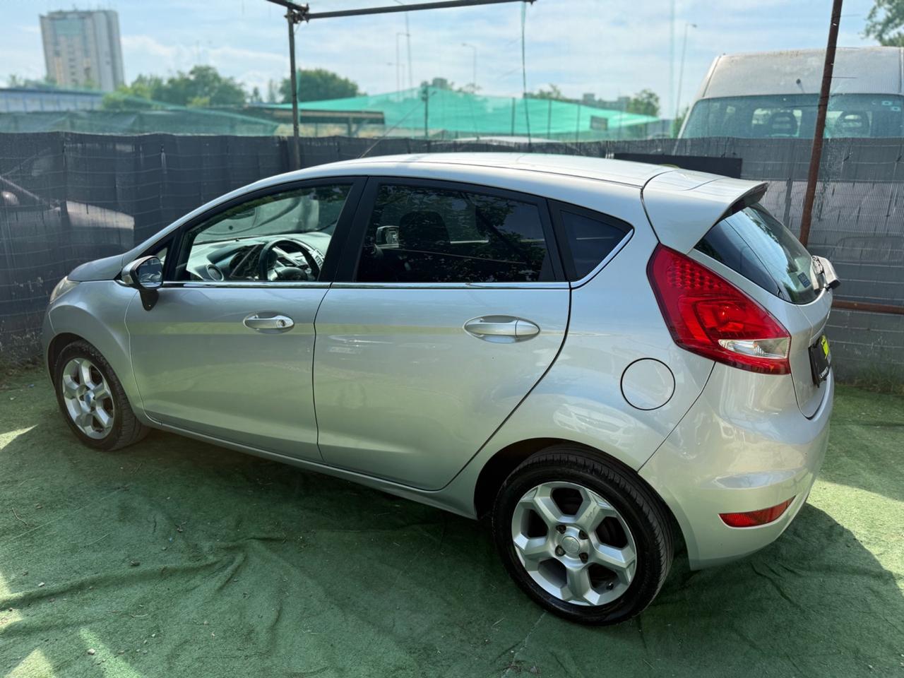 Ford FIESTA 1.4 GPL TITANIUM 5 PORTE NEOPATENTATI