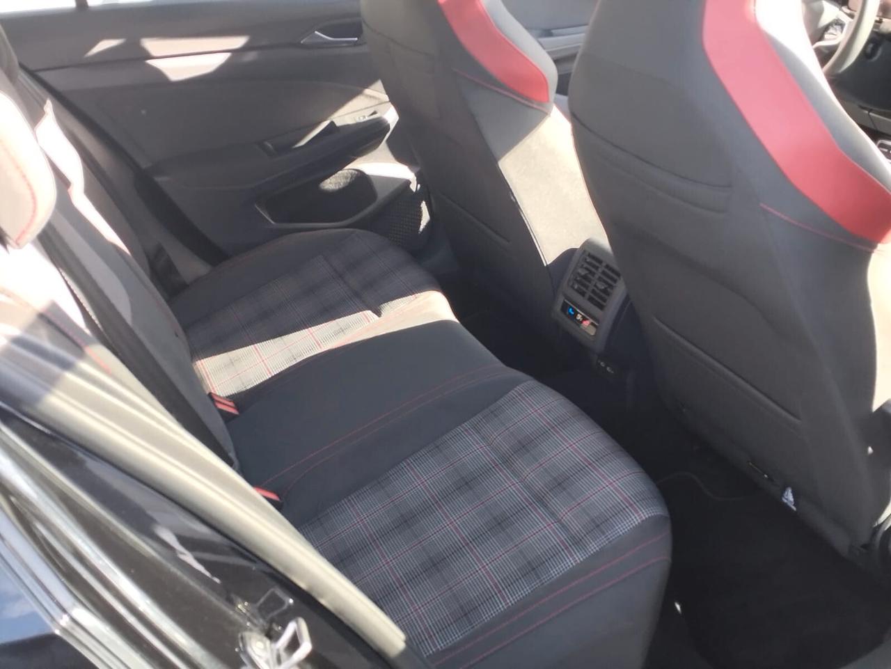Volkswagen Golf GTI 2.0 TSI DSG