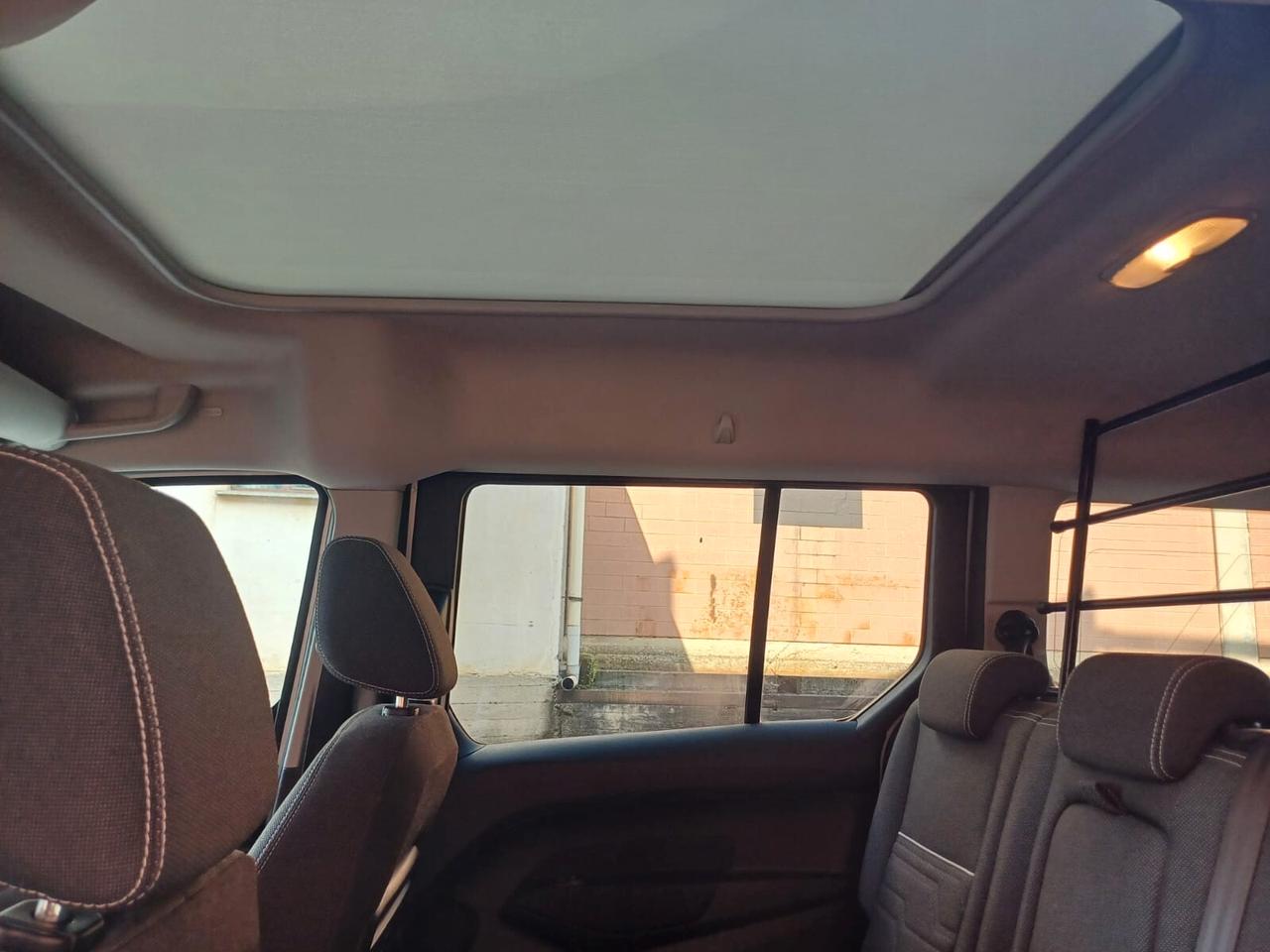 Ford Tourneo Connect Tourneo Connect7 1.5 TDCi 120 CV Titanium