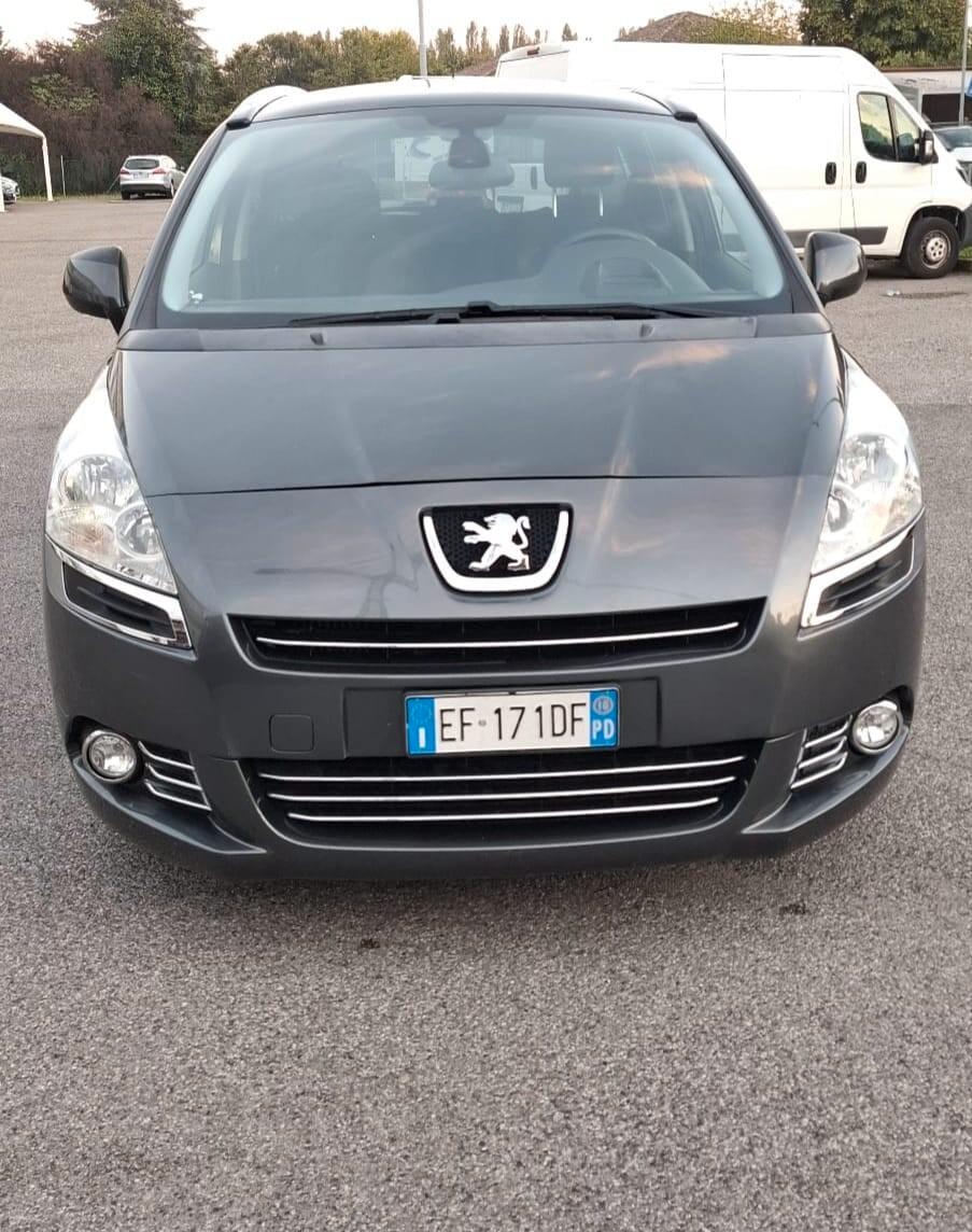 Peugeot 5008 1.6 HDi 112CV cambio robotizzato Tecno