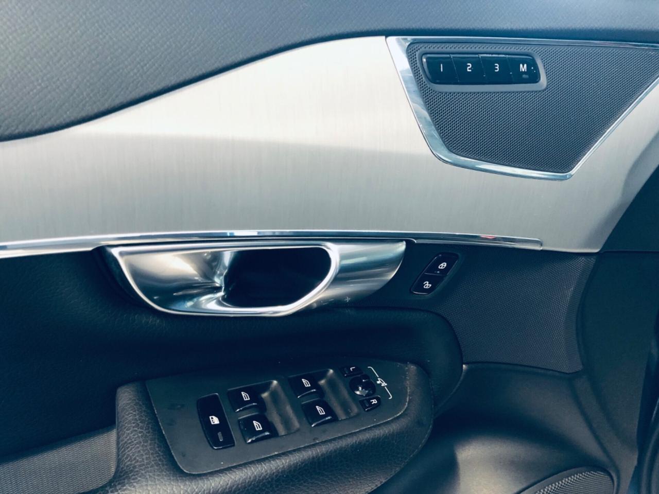 Volvo XC 90 B5 (d) AWD Geartronic Momentum 7 POSTI