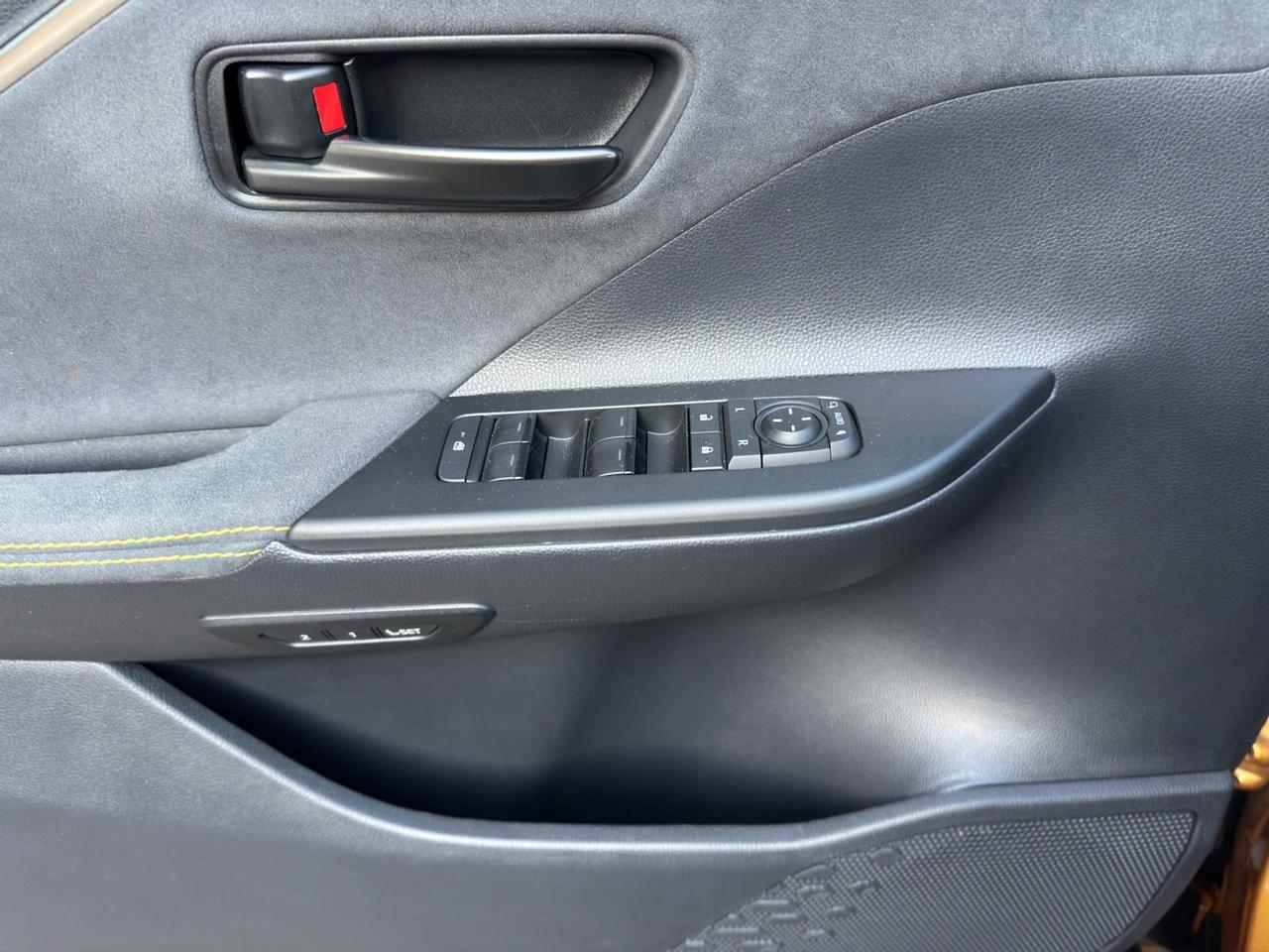 Toyota C-HR 2.0 phev Lounge Premiere fwd e-cvt