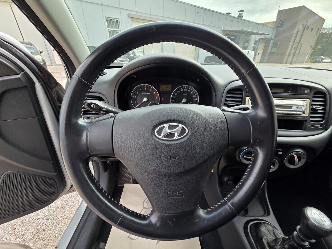 Hyundai Accent 1.4 DYNAMIC METANO -soli km 65.000-