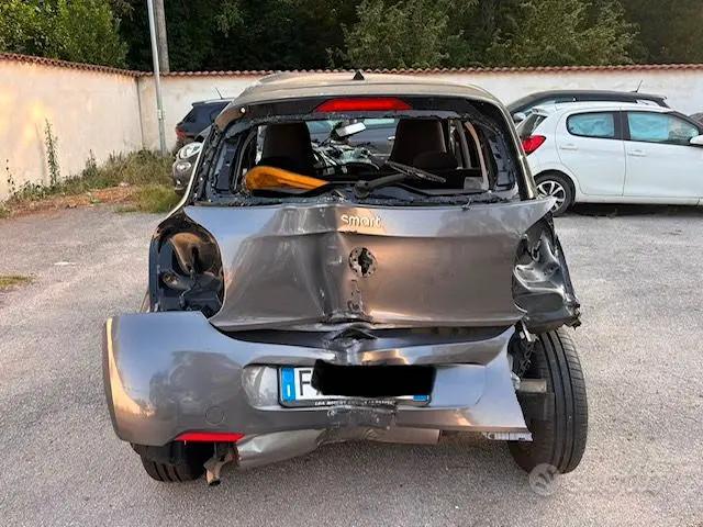 AUTO SINISTRATA