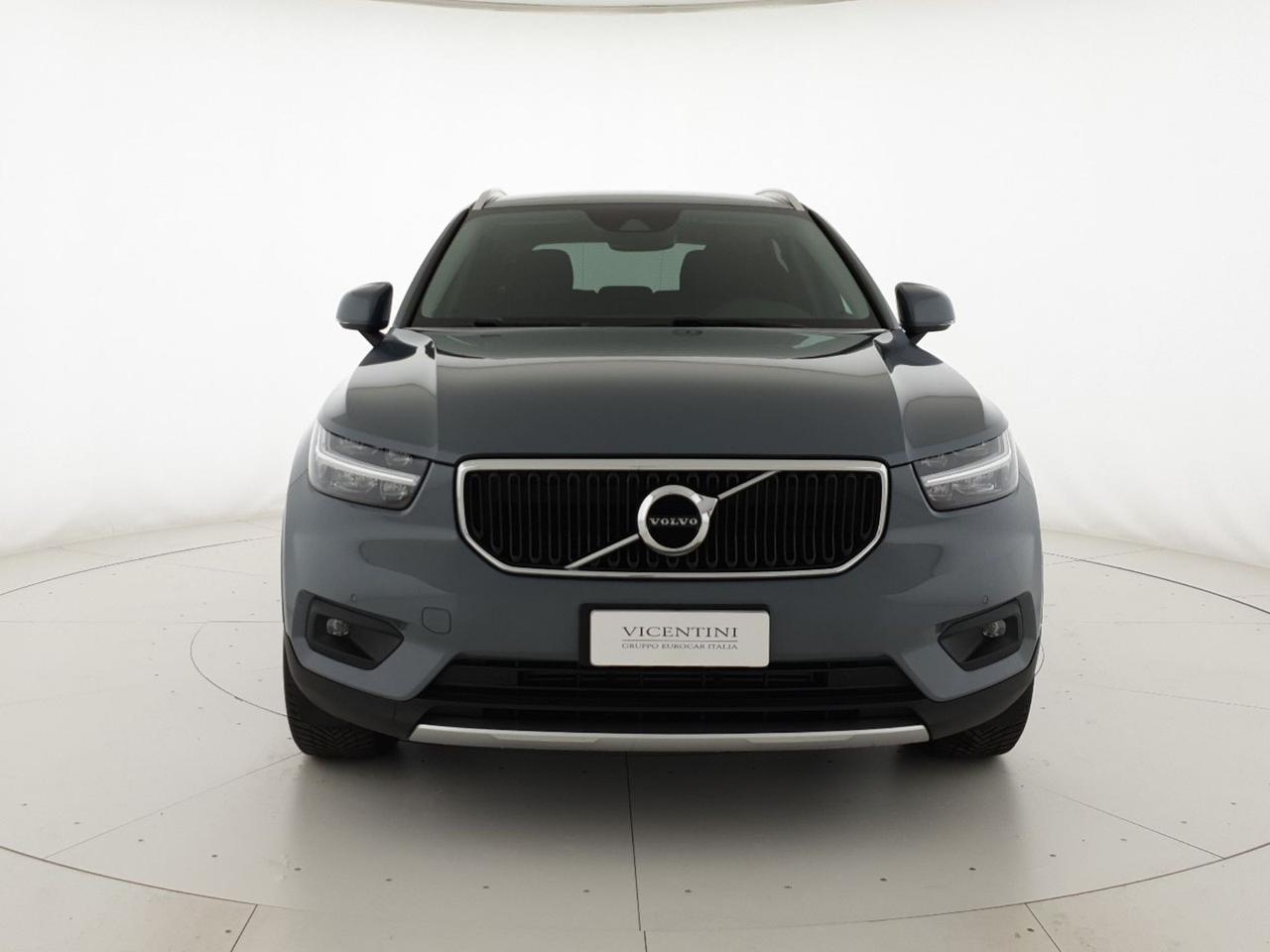 Volvo XC40 1.5 t3 momentum core 163cv auto my21