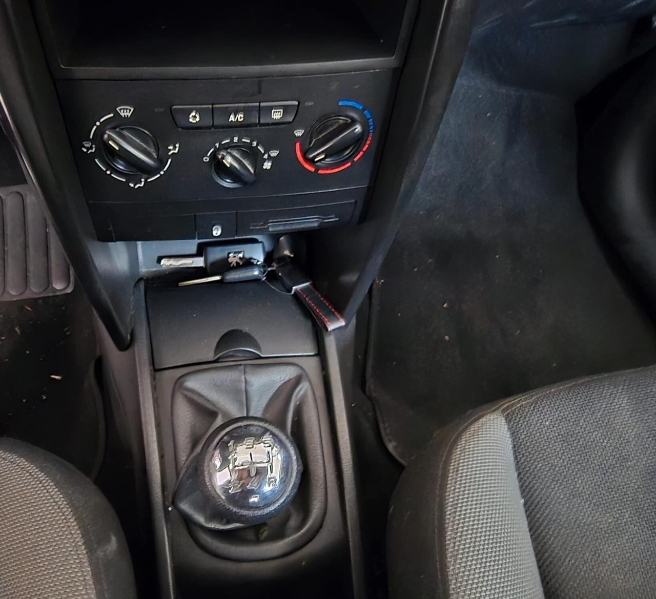 Peugeot 207 1.4 HDi 70CV 5p. X Line