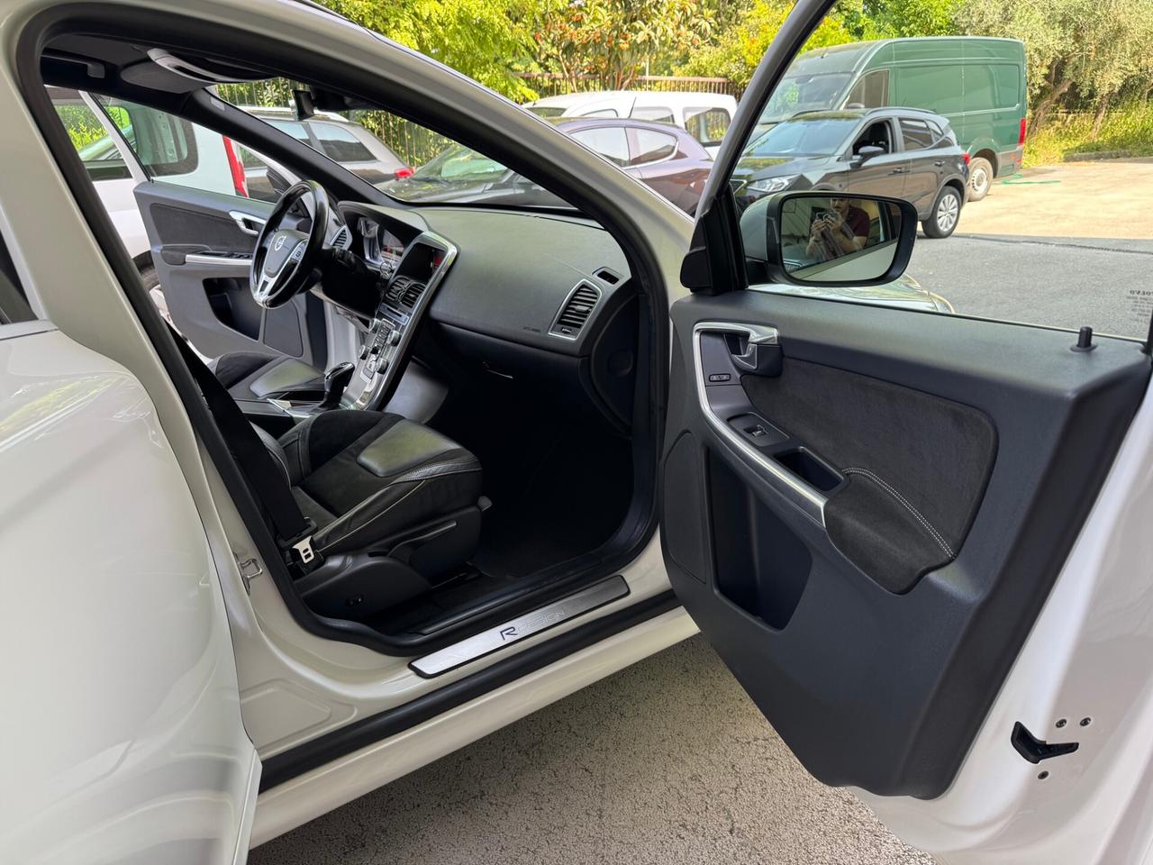Volvo XC 60 2.4 d4 R-design AWD Gear GARANZIA24MESI