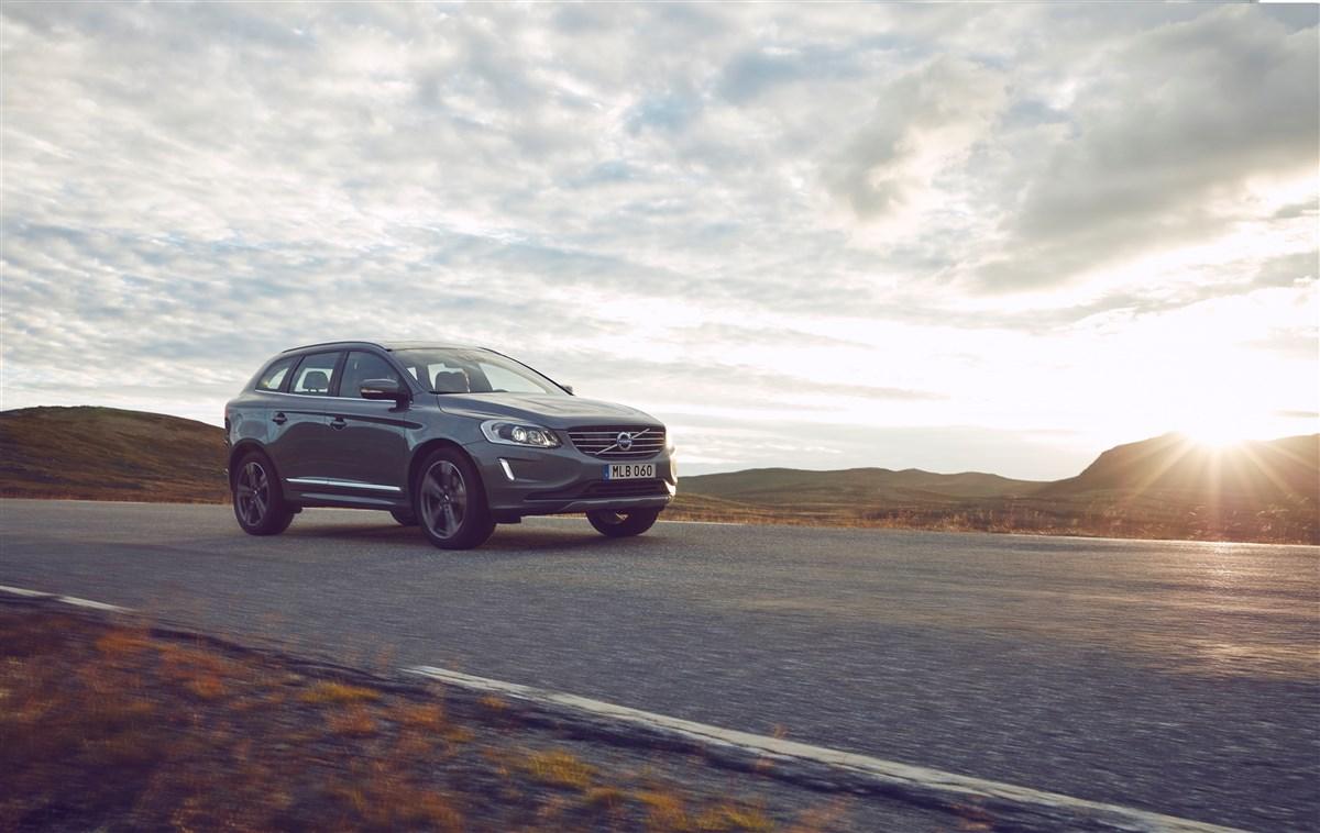 VOLVO XC60 II 2018 - XC60 2.0 b4 Business Plus awd geartronic my20