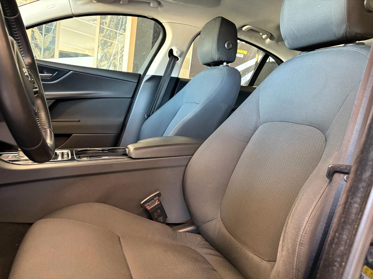 Jaguar XE 2.0 D Turbo 180CV aut. Prestige