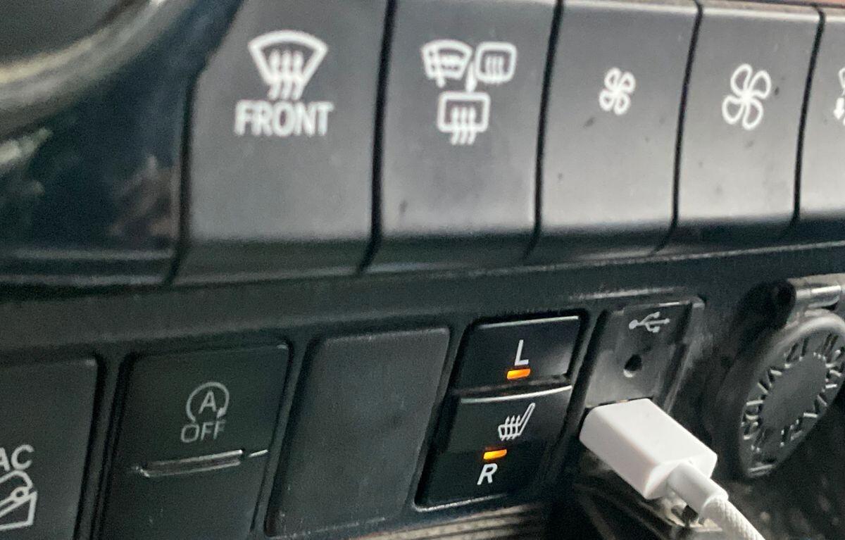 Toyota Hilux 2.8 D-4D Double Cab Executive 4x4 204CV | 02/2022 | 84.200 km