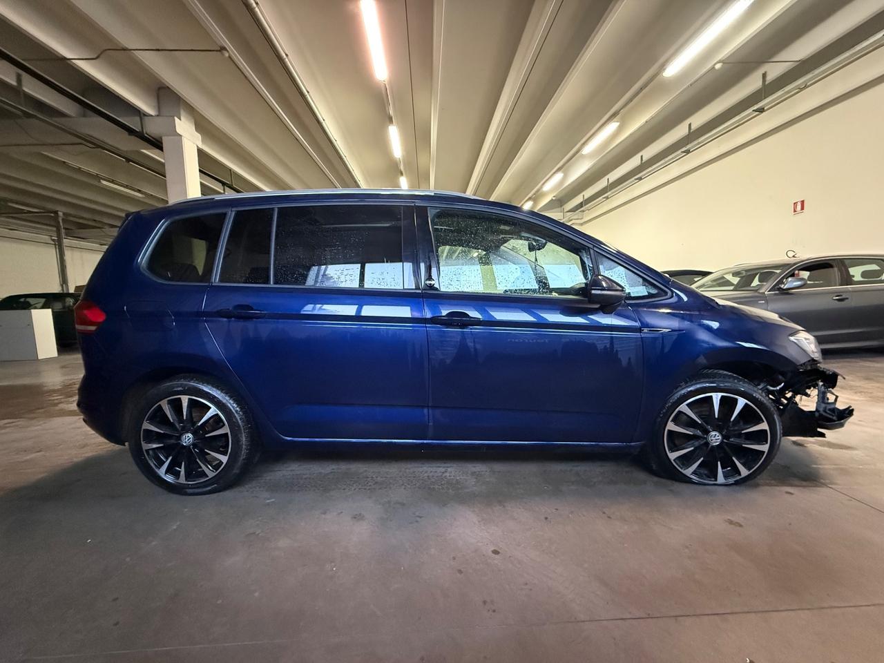 Volkswagen Touran 2.0 TDI 150 CV SCR DSG Business BlueMotion Technology