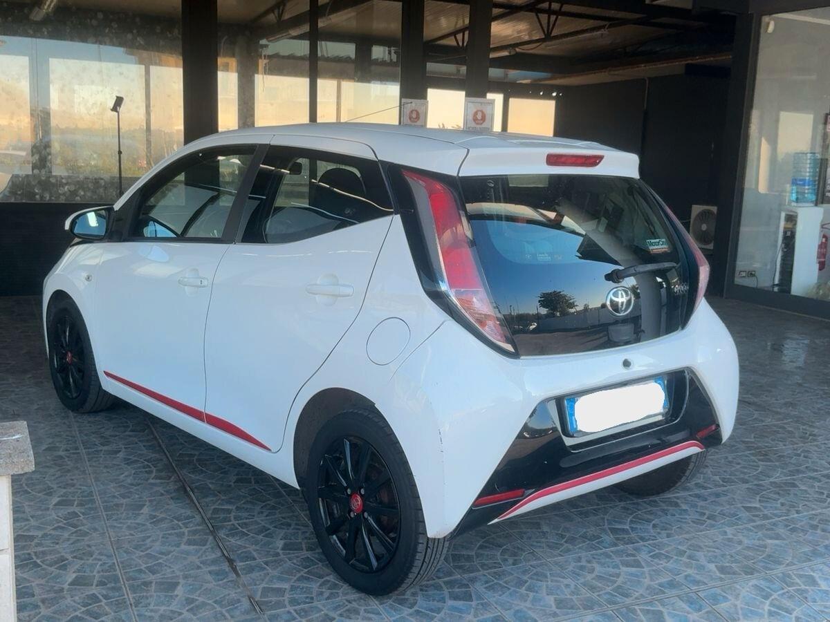 Toyota Aygo 1.0 VVT-i 69 CV 5 porte x-play