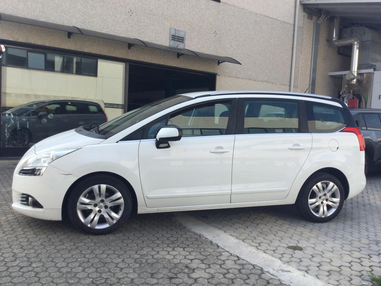 Peugeot 5008 1.6 HDi 115CV Allure