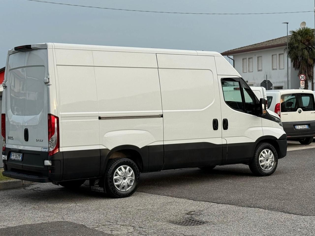 IVECO DAILY 2.3 MLJ 35-140 136CV 3 POSTI L3H2