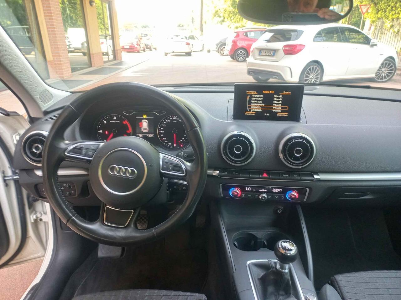 Audi A3 SPB 1.6 TDI Business S-LINE