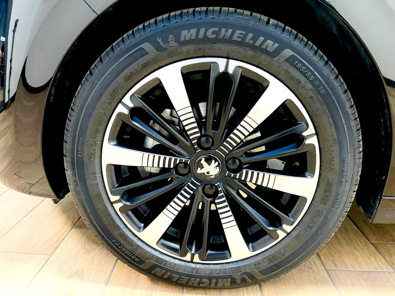 Peugeot 208 BlueHDi 100 Stop&Start 5 porte Allure