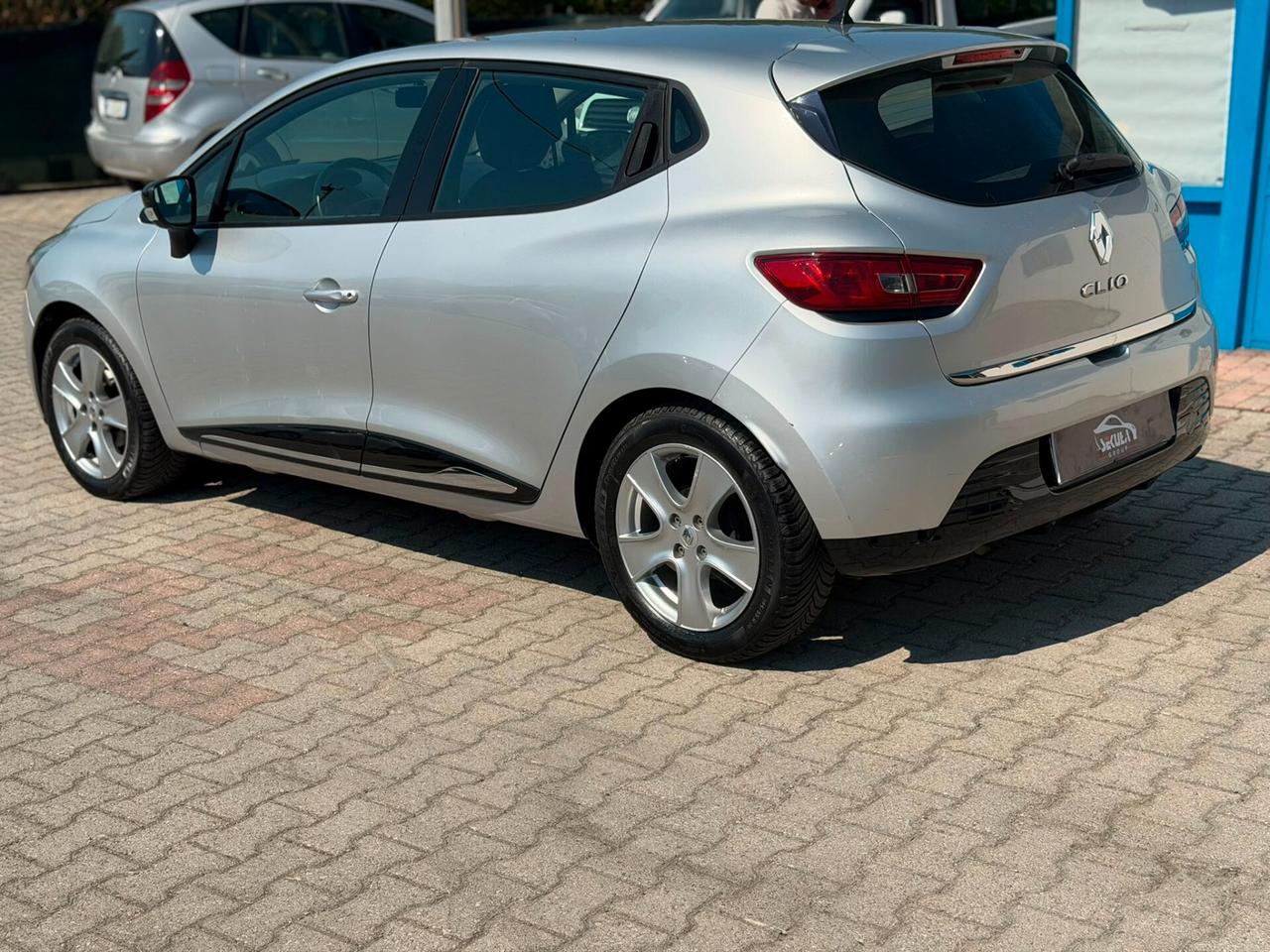Renault Clio 1.2 75CV 5 porte Zen