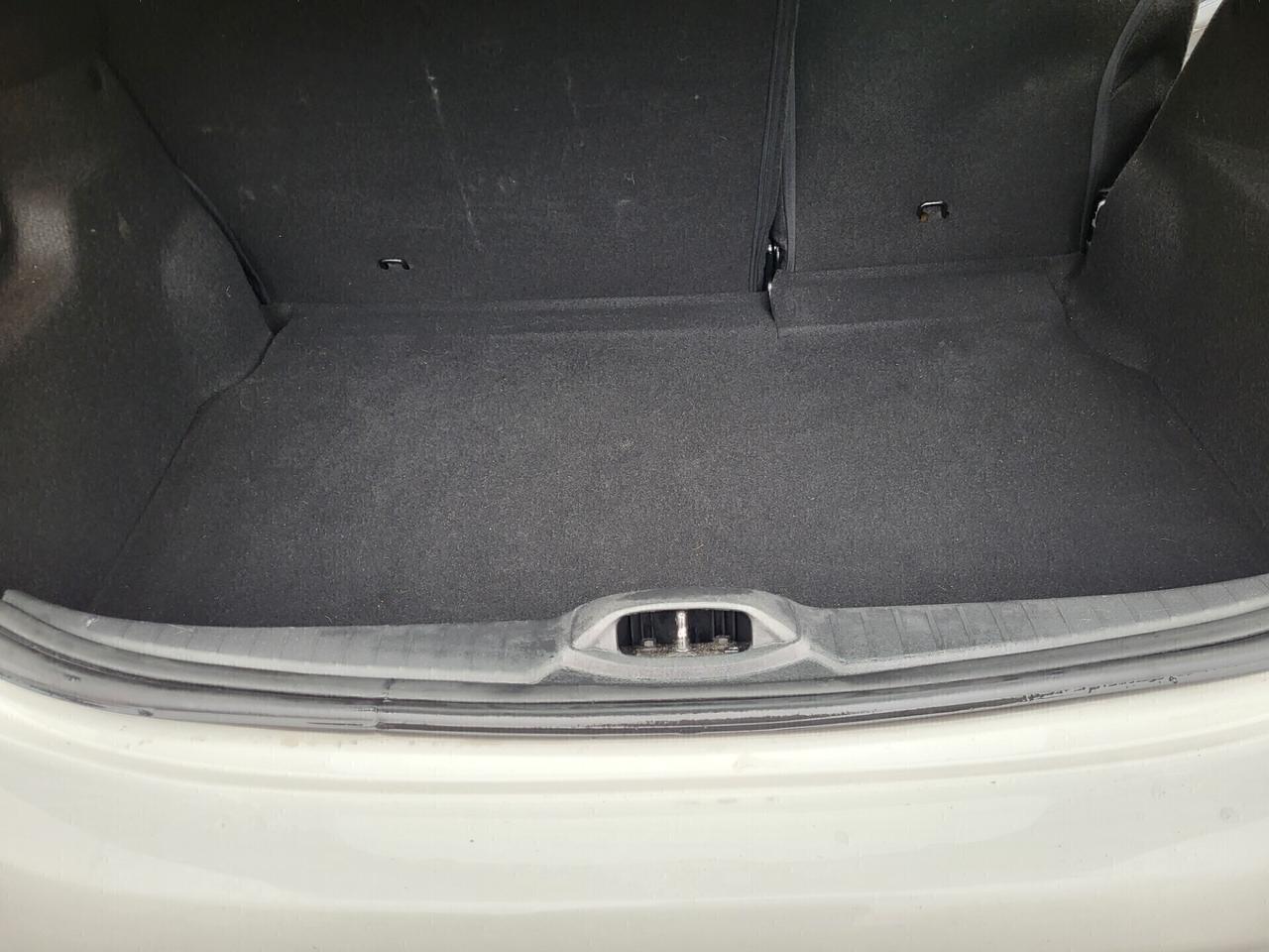 PEUGEOT 208 1,4 HDI-UNICO PROPRIETAR-4 REVISIONI