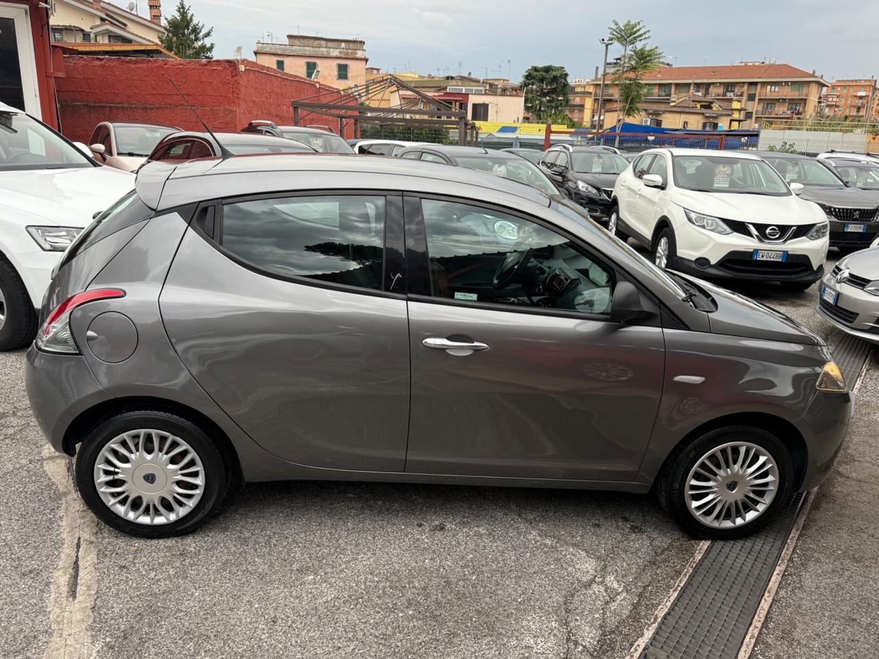 Ypsilon 1.2 69 CV 5 porte/rate/permute/garanzia