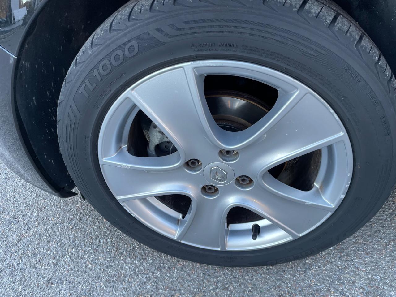 Renault Clio 1.2 16V 5 porte Live!* Neo patentati *