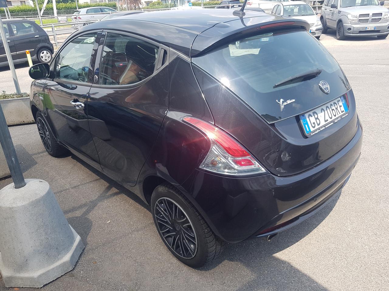 Lancia Ypsilon 1.2 69 CV 5 porte GPL Ecochic Black and Noir