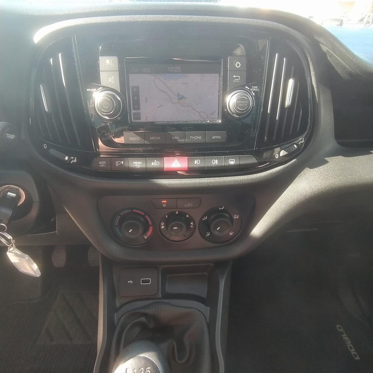 FIAT DOBLO' XL 1.6MJT - MEZZO PER TRASPORTO DISABILI - CON PEDANA ELETTRONICA POSTERIORE