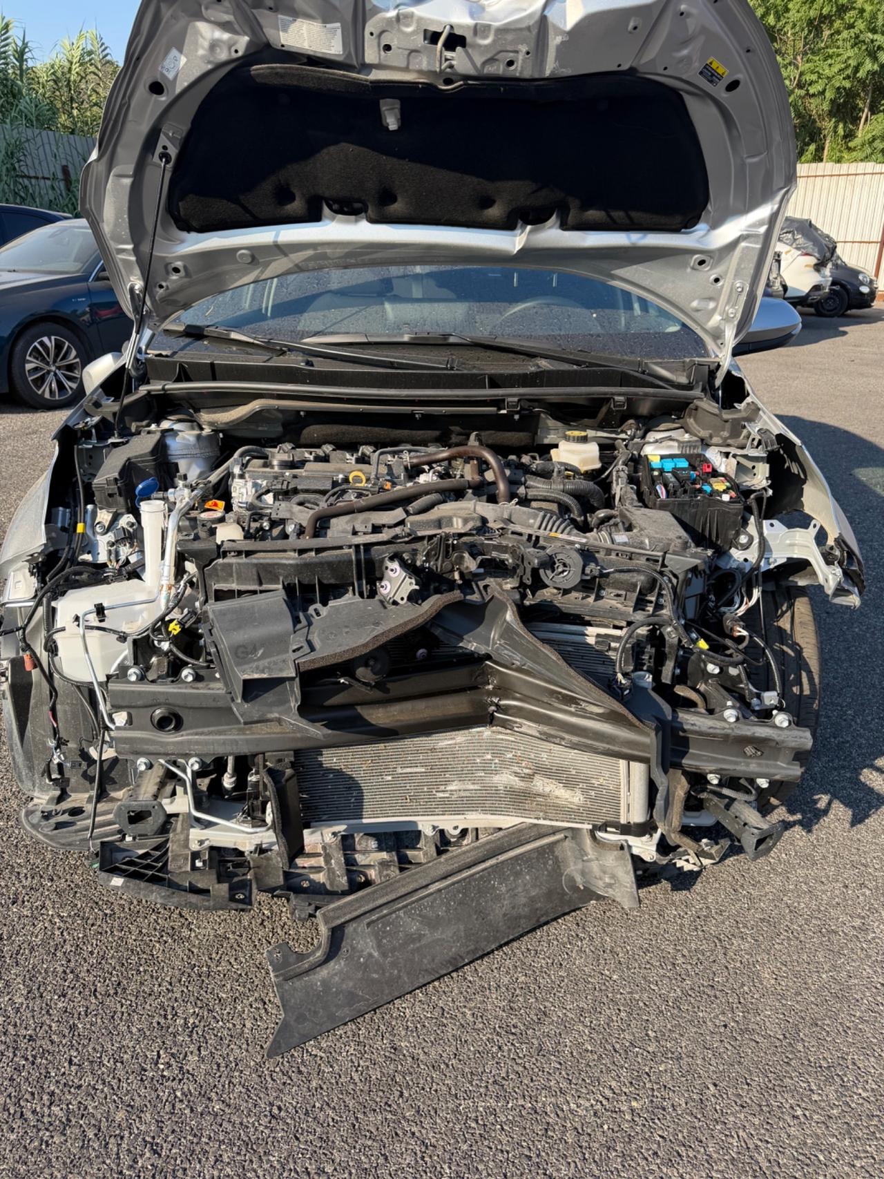 Toyota Yaris 1.5 Hybrid SINISTRATA