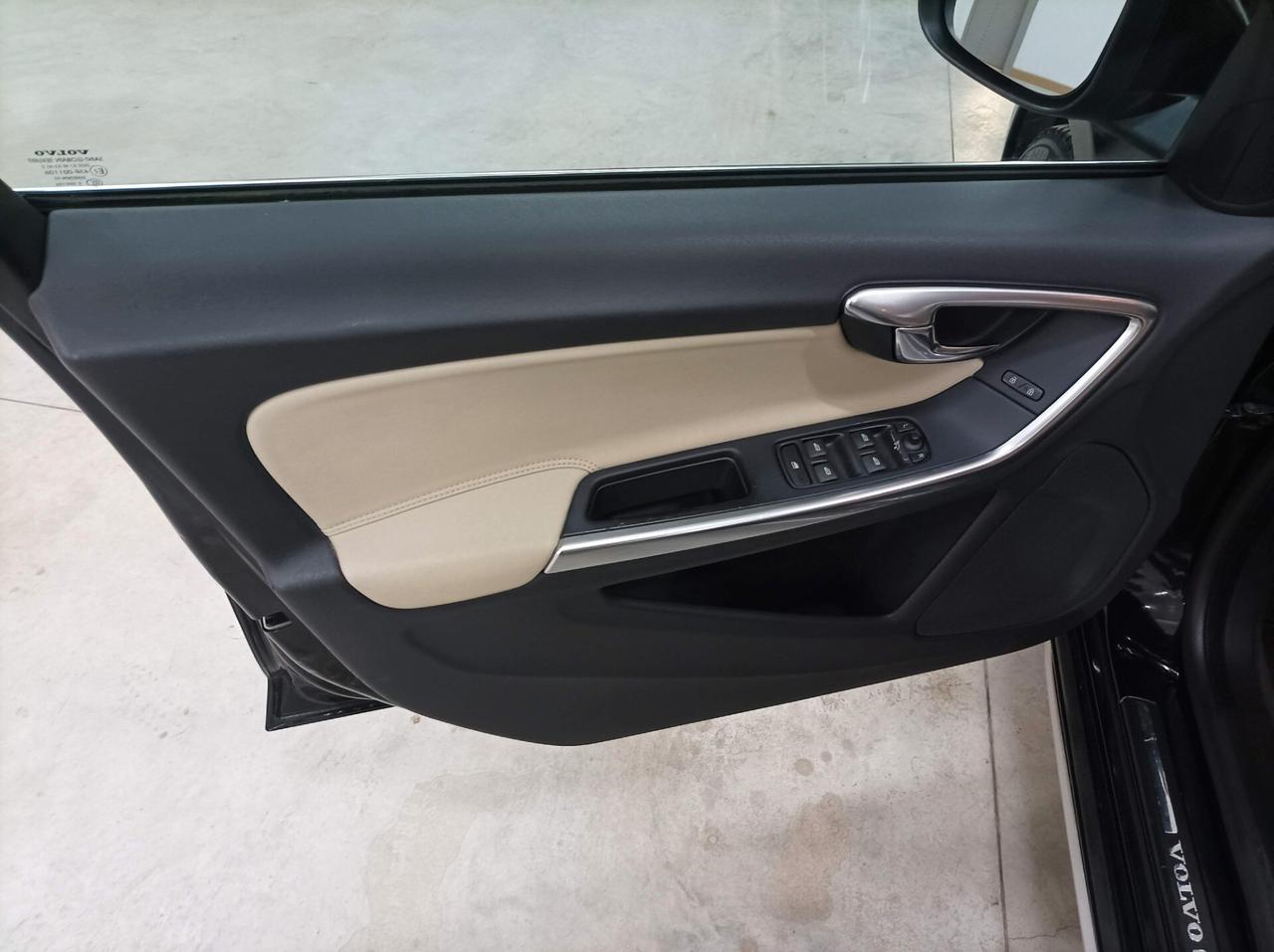 Volvo V60 D5 2.4 205 CV Geartronic Kinetic - 01/2011