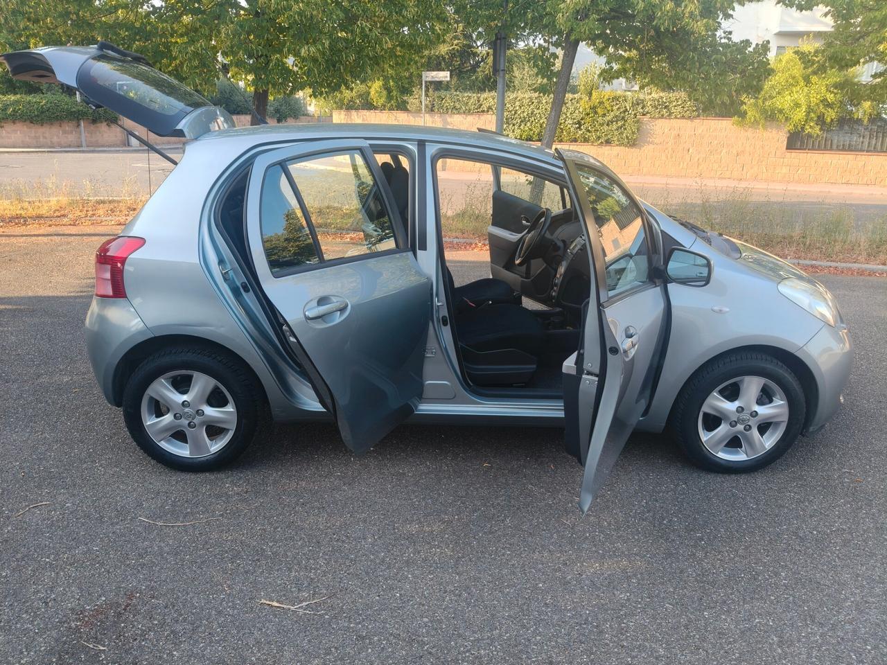 Toyota Yaris 1.3 5 porte AUTOMATICA