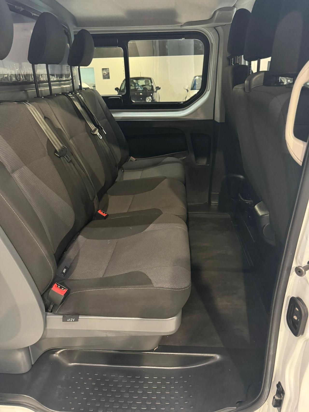 RENAULT TRAFIC 6 POSTI