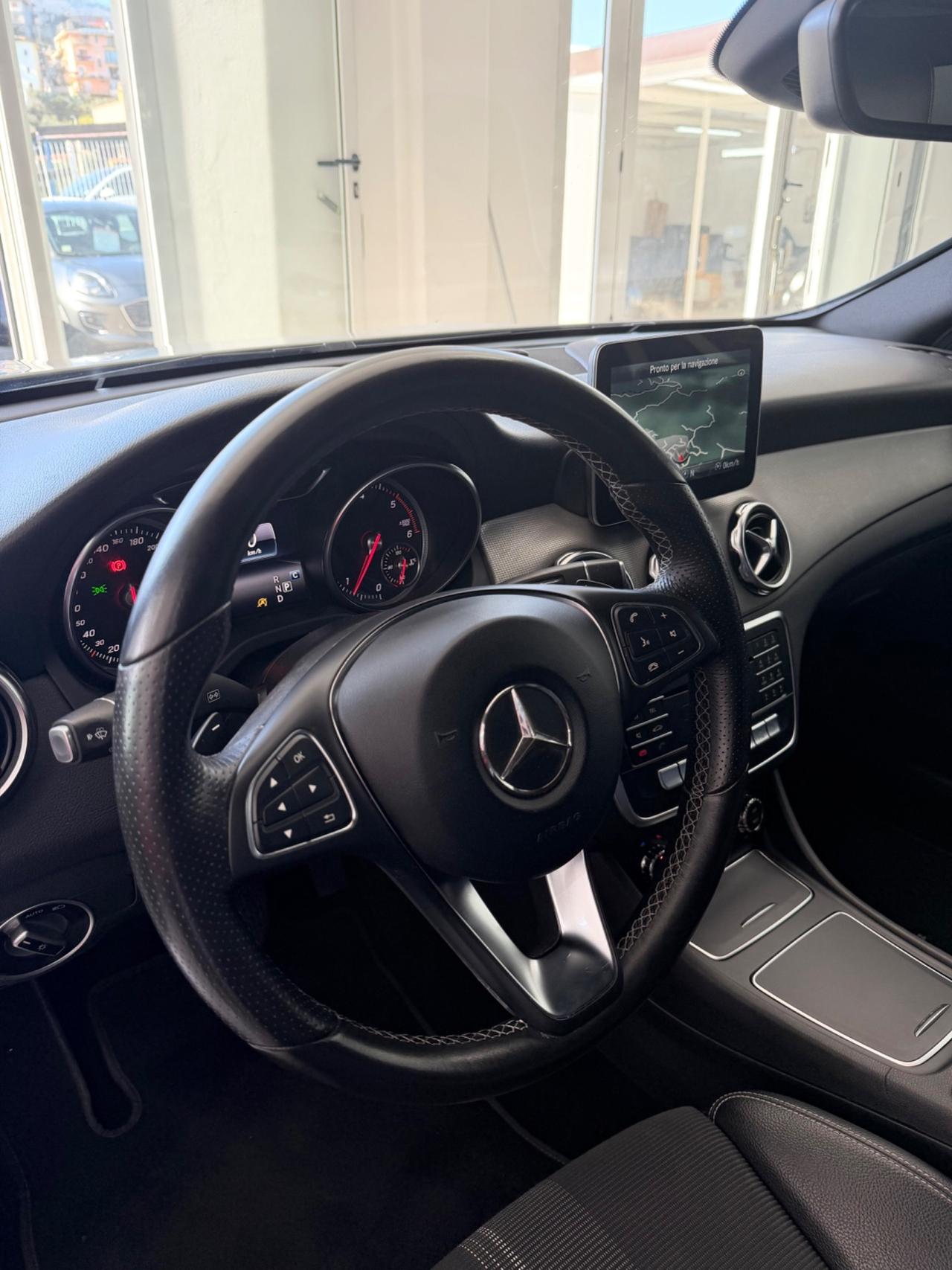 Mercedes-benz GLA 200 d Premium FINANZIABILE