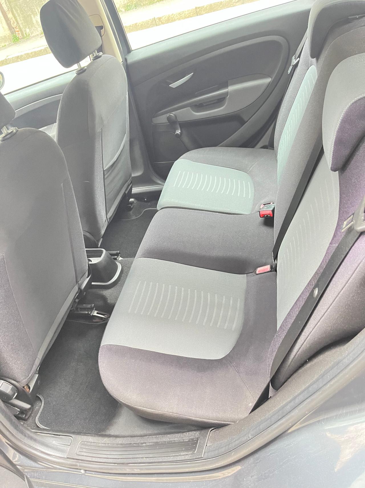 FIAT GRANDE PUNTO 1.2 BENZINA 5 PORTE - ANCHE PER NEOPATENTATI - FRIZIONE E DISTRIBUZIONE APPENA SOSTITUITE