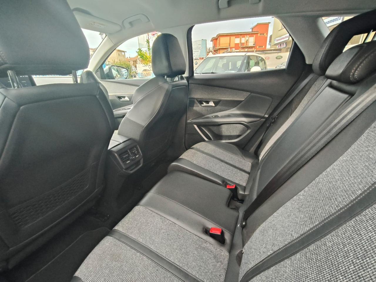 Peugeot 3008 BlueHDi 130 S&S EAT8 Allure