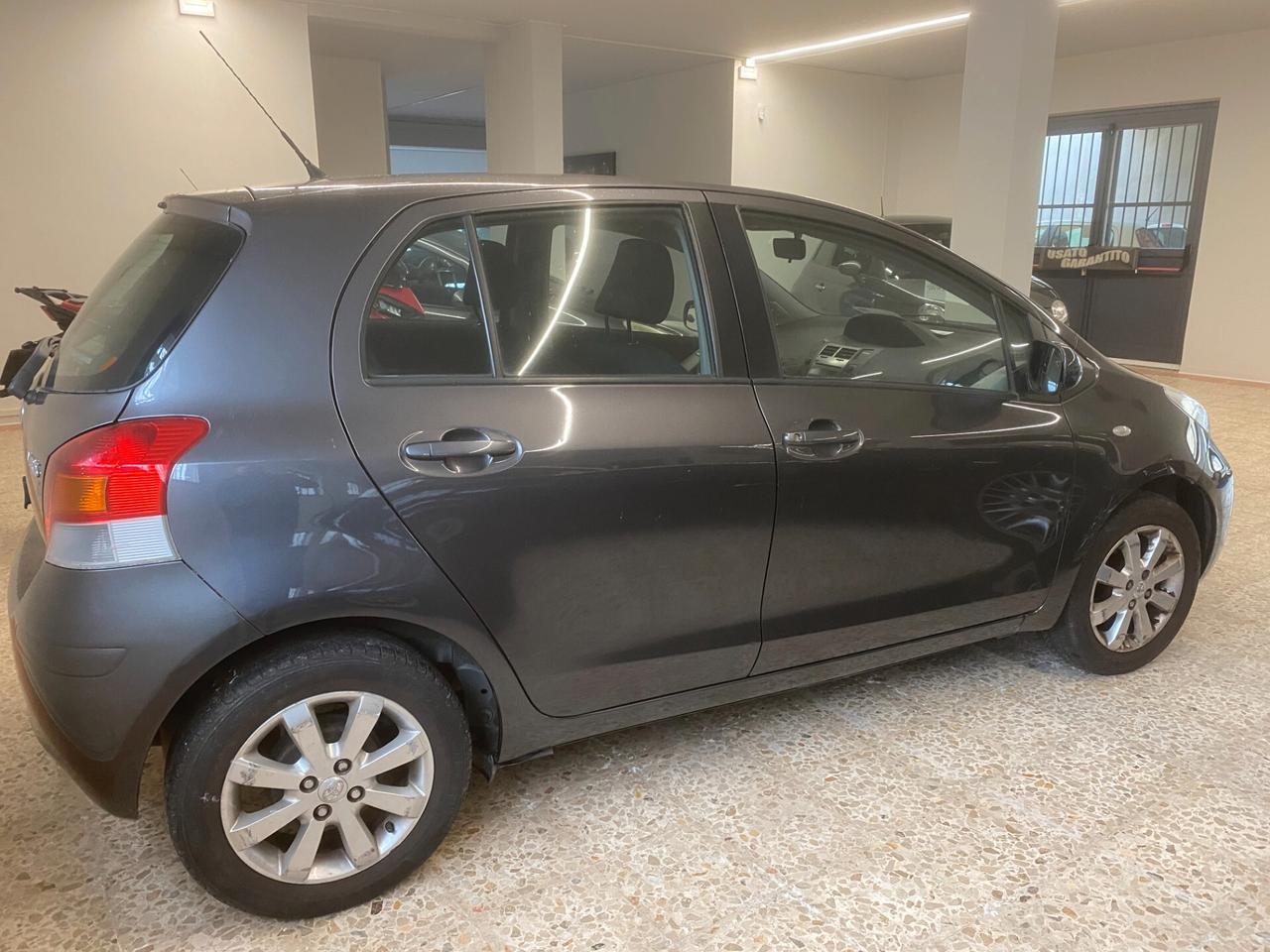 Toyota Yaris 1.0 5 porte Now benzina NEOPATENTATI