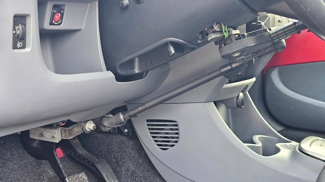 Citroen C1 1.0 5 porte comandi per disabili