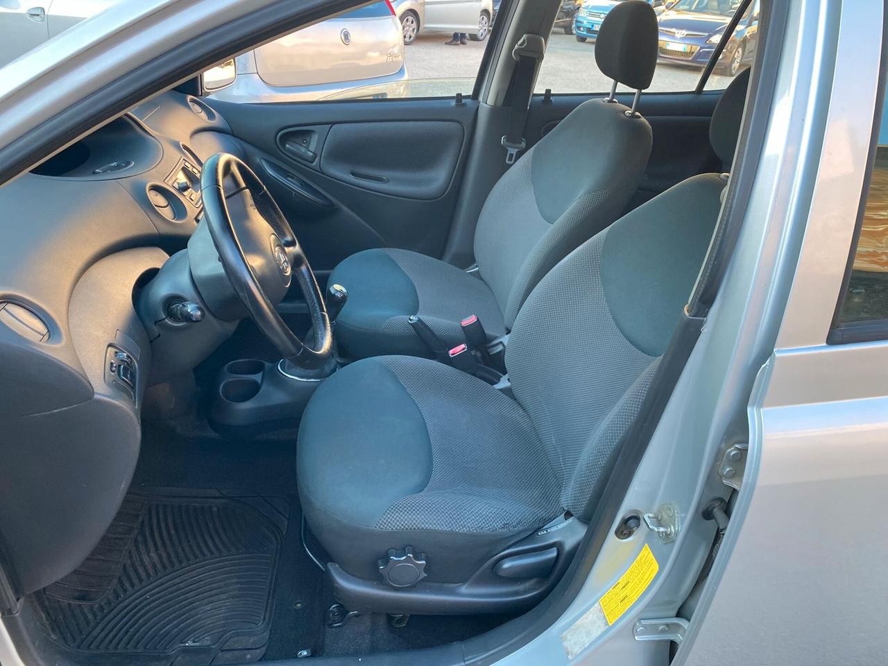 Toyota Yaris 1.0 benz 68cv economica 5p nuova 2005