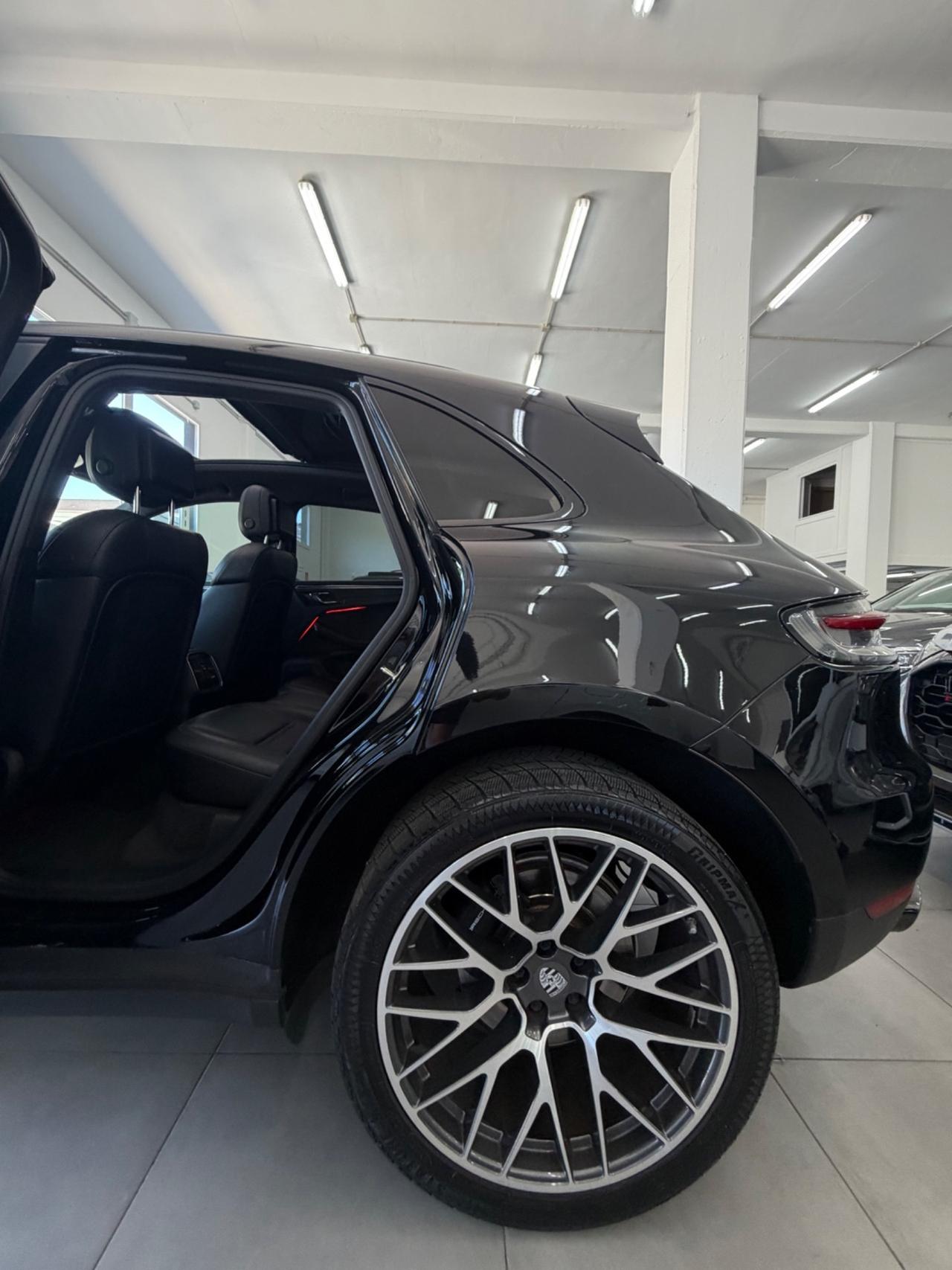 Porsche Macan 2.0 245 TETTO FULL finanziabile