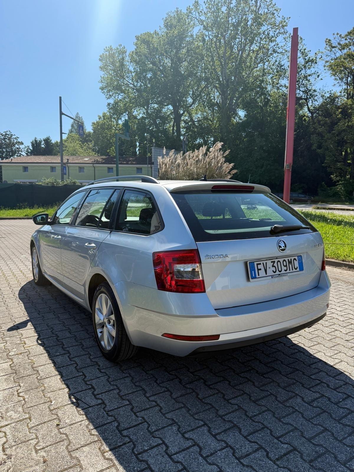 Skoda Octavia 1.6 TDI SCR 115 CV DSG Wagon Style