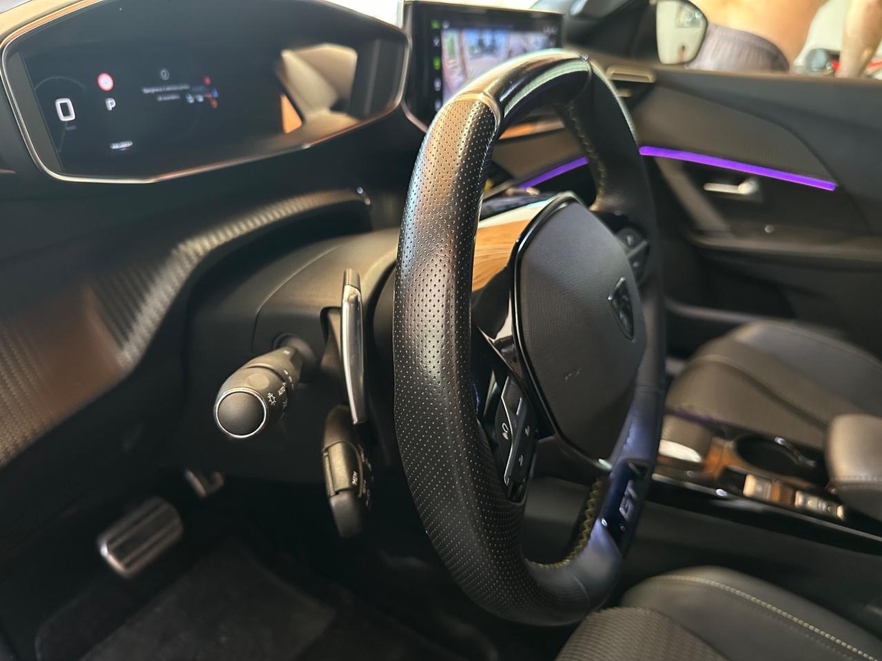 Peugeot 2008 PureTech 130 S&S EAT8 GT