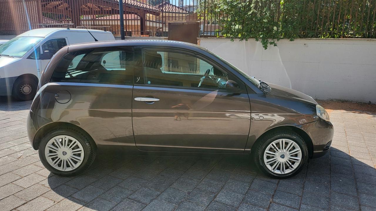 Lancia Ypsilon 1.2 Argento