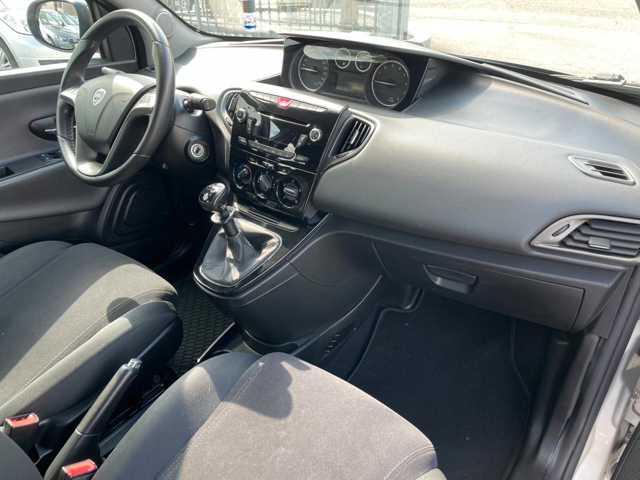 Lancia Ypsilon 1.2 69 CV 5 porte Platinum