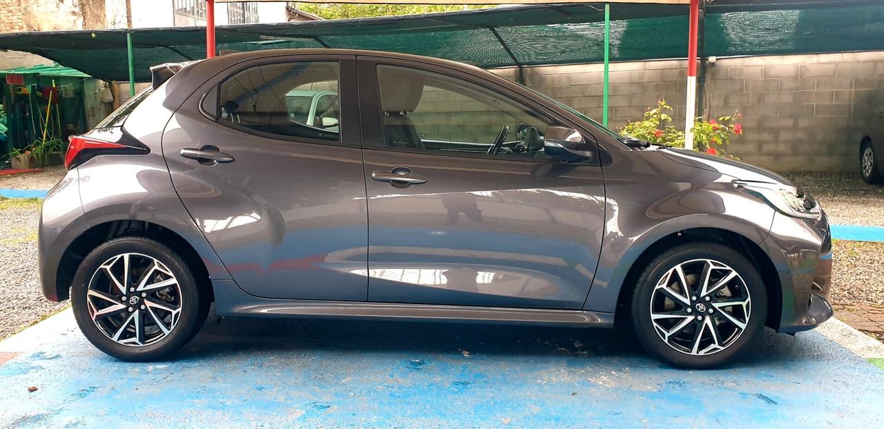 TOYOTA YARIS 1.5 BENZINA/HYBRID DICEMBRE 2022.FULL OPTIONAL