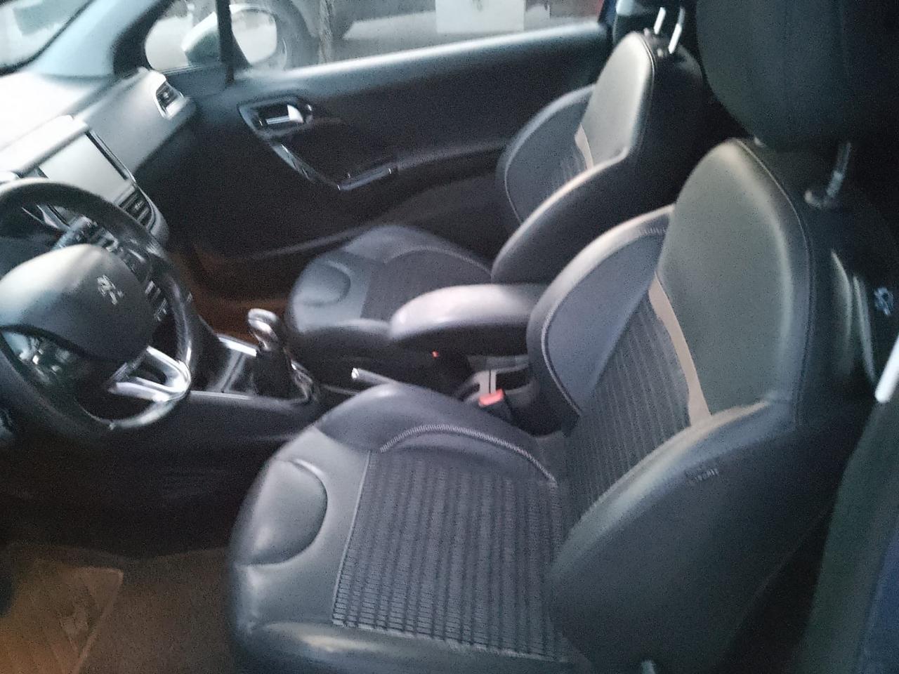 Peugeot 208 1.6 e-HDi 92 CV Stop&Start 3 porte Allure