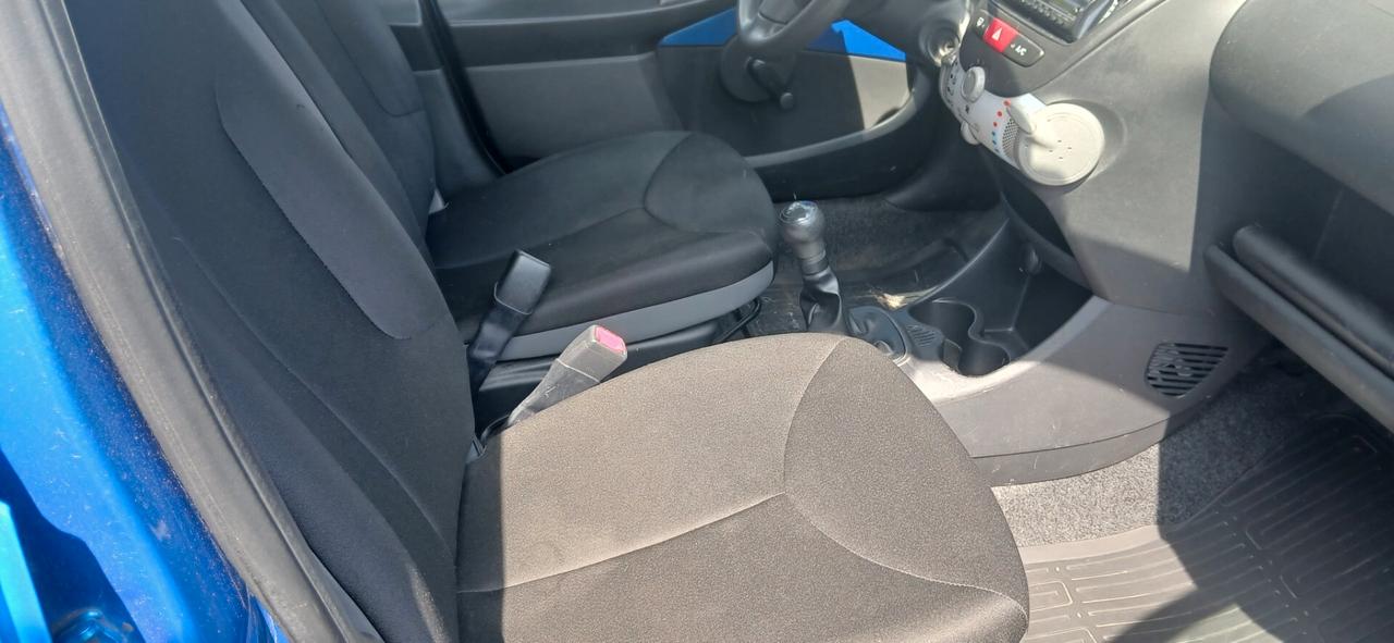 Toyota Aygo 1.0 VVT-i 69 CV 5 porte x-clusiv