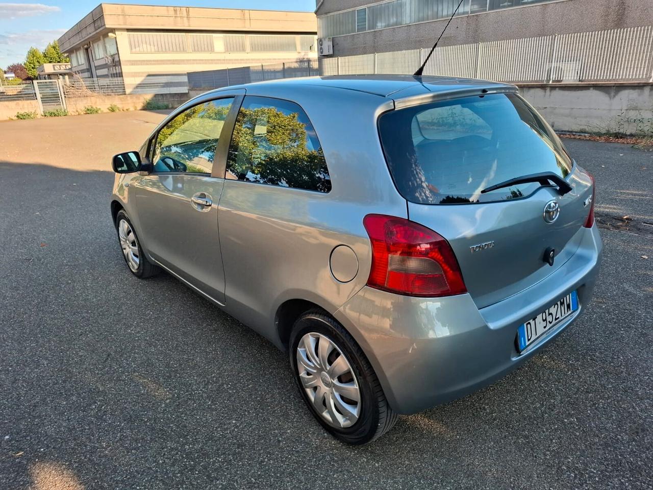 Toyota Yaris 1.0 3 porte 09 SOLO 116.000 KM Navigatore