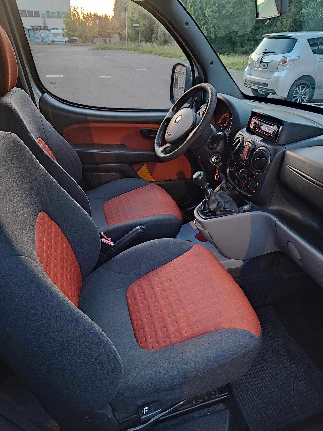 FIAT DOBLO 1.4BENZINA CON PEDANA DISABILI ELETTRICA NUOVO