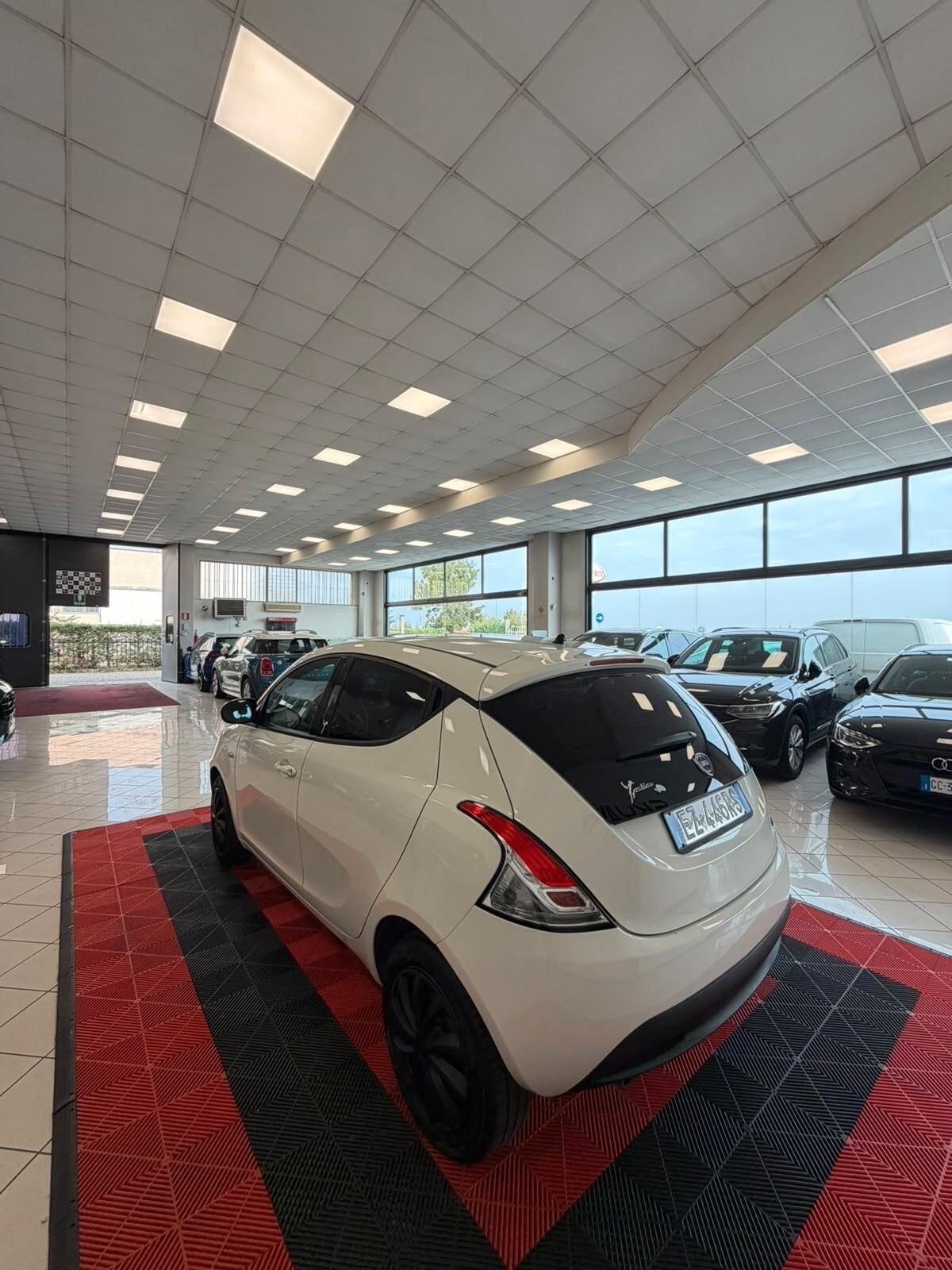 Lancia Ypsilon 1.2 69 CV 5 porte GPL Ecochic Gold