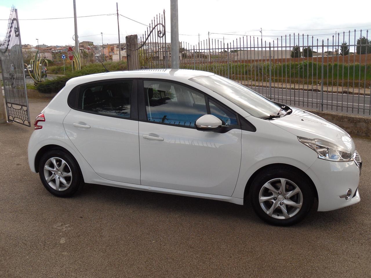 Peugeot 208 1.4 HDi 68 CV Allure