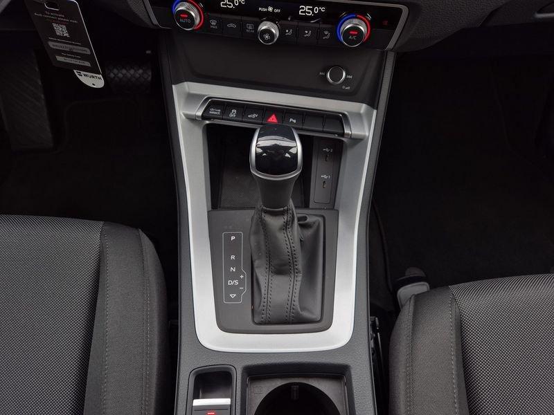 Audi Q3 45 1.4 tfsi e Business s-tronic